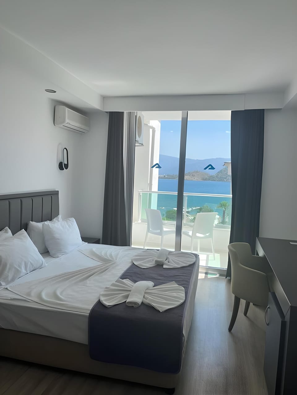 Minibar, soundproofing, free wired internet, bed sheets