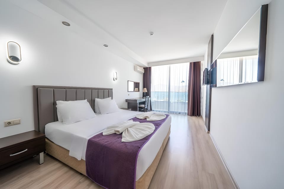 Minibar, soundproofing, free wired internet, bed sheets