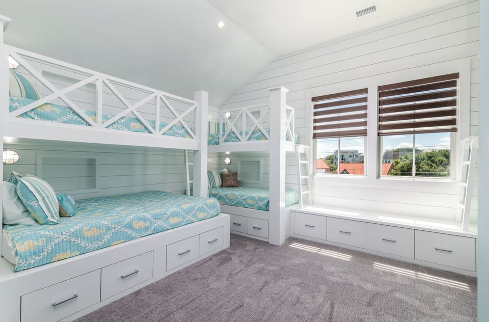 5 twin beds and 1 queen bed