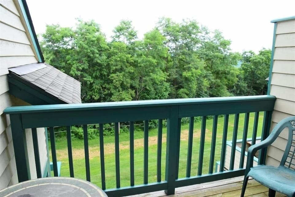 Railing, Nature, Outdoors, Yard, Balcony