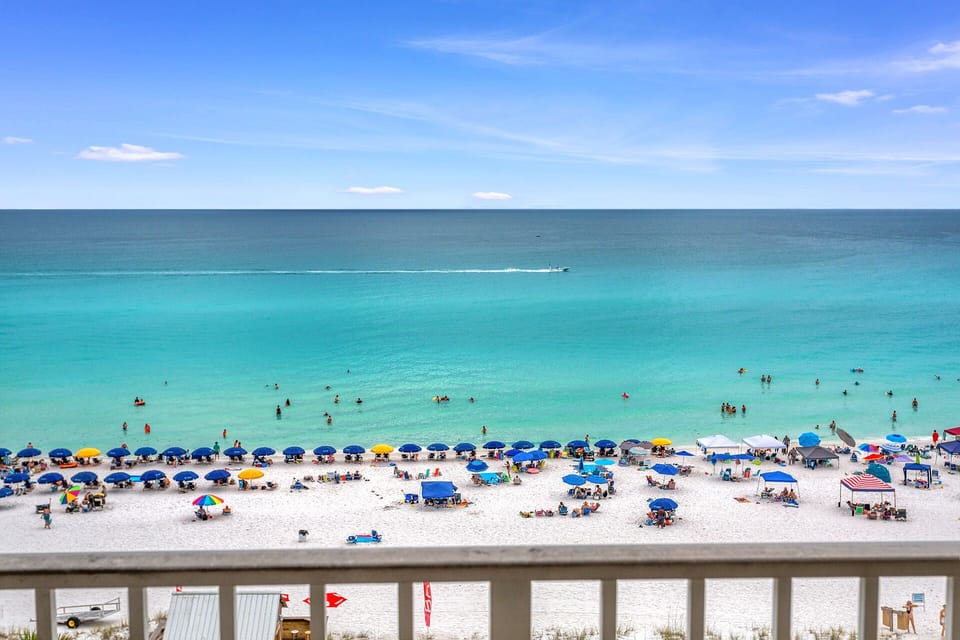 23-Majestic-Sun-608B-Balcony-View
