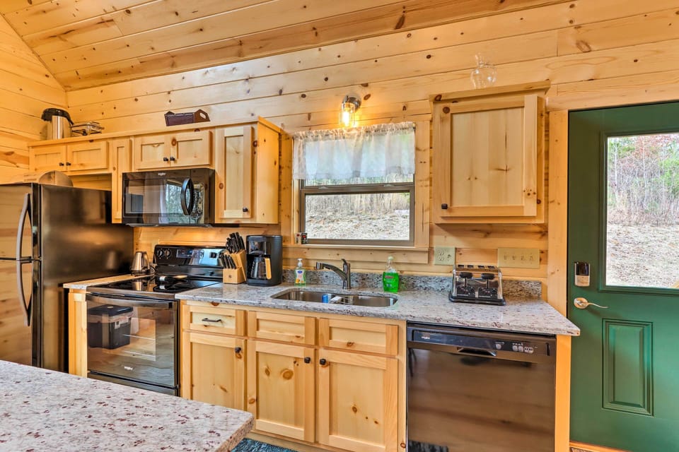 Kitchen | Dishware/Flatware Provided