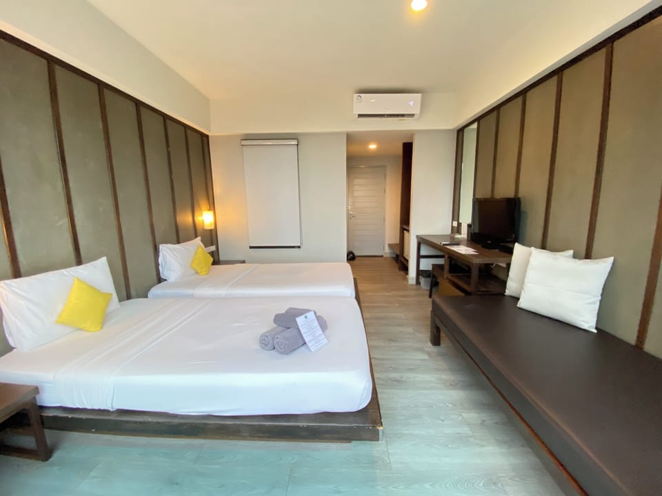 Minibar, in-room safe, rollaway beds, free WiFi