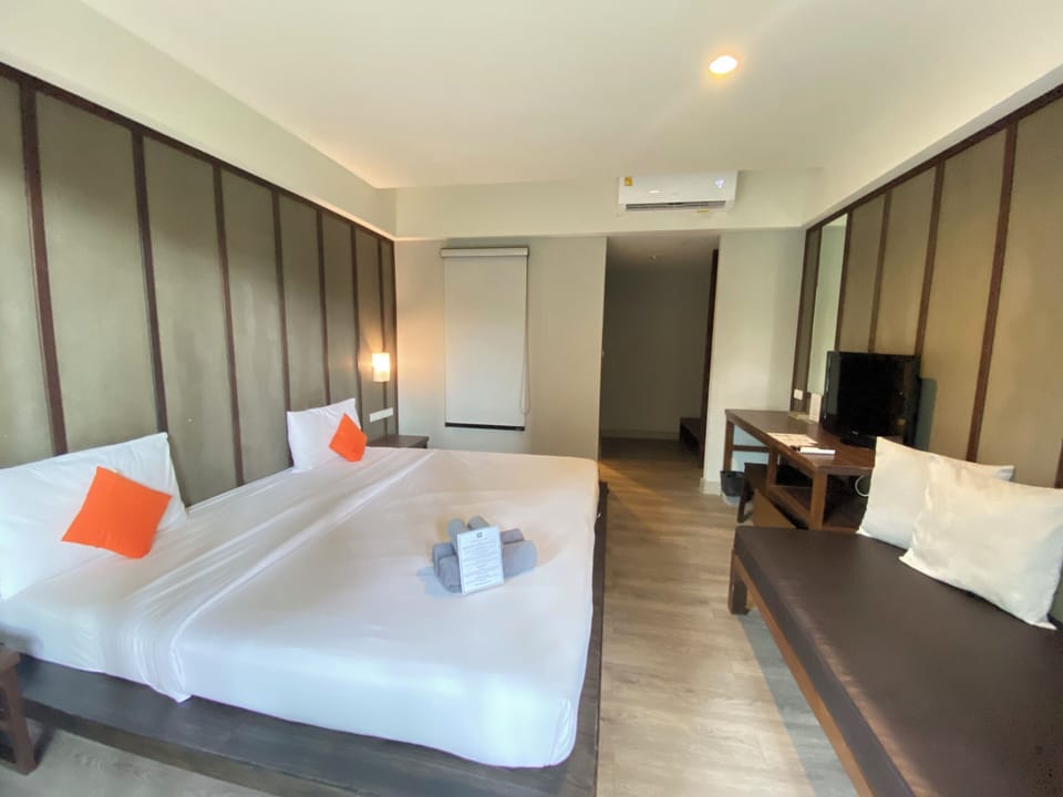 Grand Room | Minibar, in-room safe, rollaway beds, free WiFi