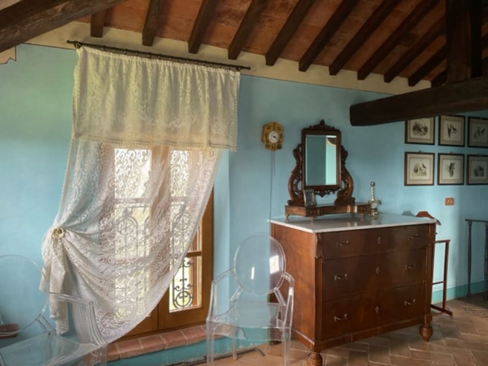 Furniture, Cabinetry, Wood, Mirror, Drawer, Building, Interior Design, House, Floor, Shade