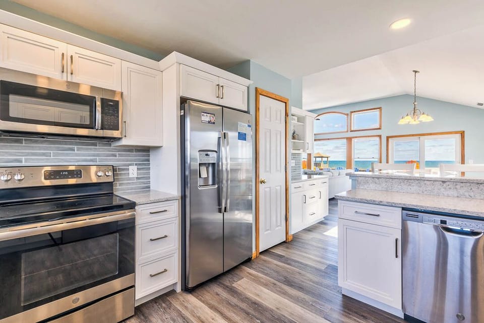 Top-Level Kitchen with Bar (seats 3)