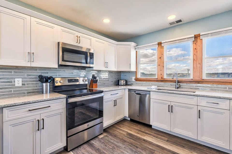 Top-Level Kitchen with Bar (seats 3)