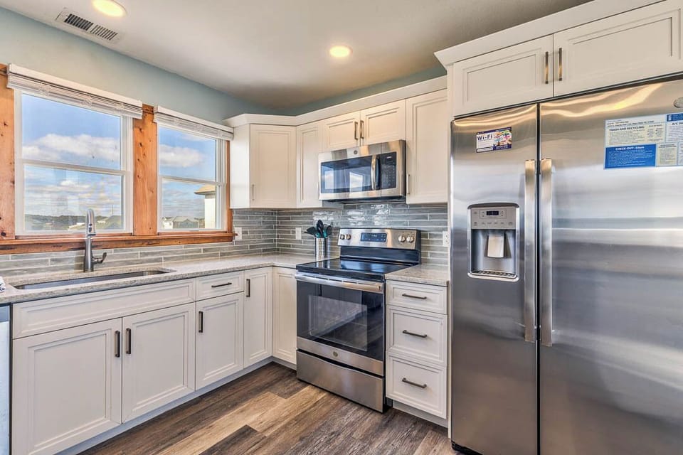 Top-Level Kitchen with Bar (seats 3)