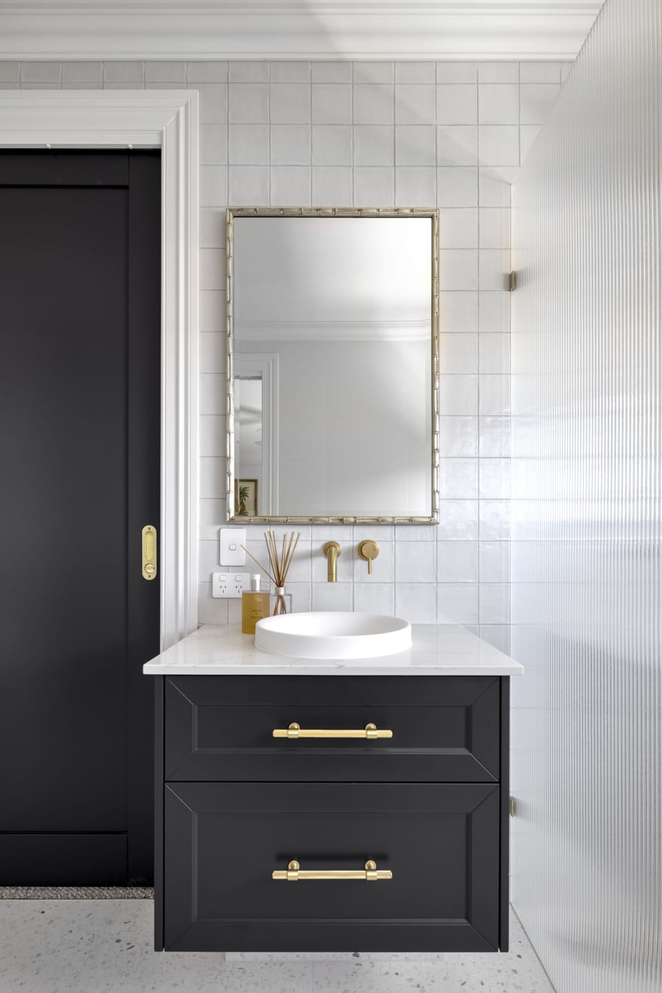 Jack and Jill Ensuite between Beds 3 and 4