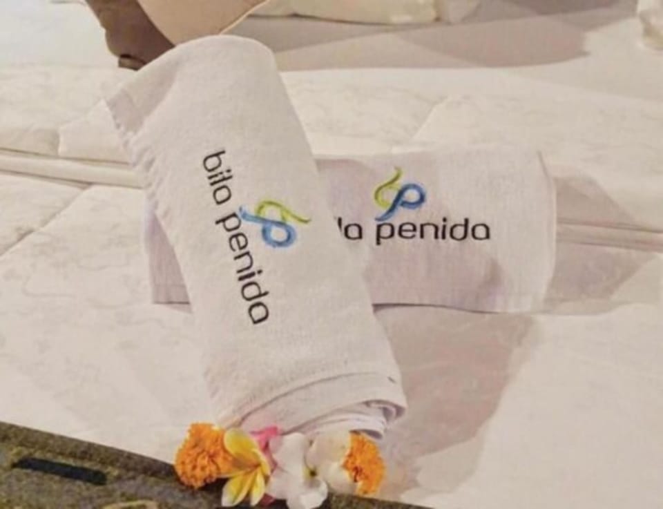 Separate tub and shower, free toiletries, bidet, towels
