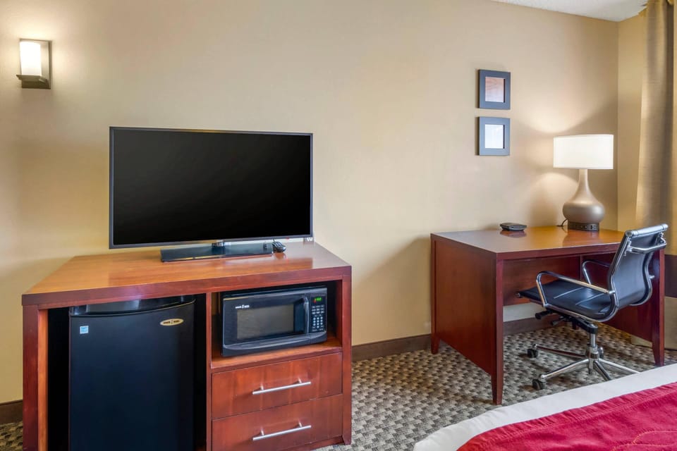 Standard Room, 2 Queen Beds, Non Smoking | Desk, iron/ironing board, free WiFi, bed sheets