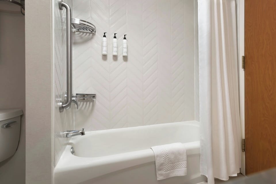 Separate tub and shower, free toiletries, hair dryer, towels