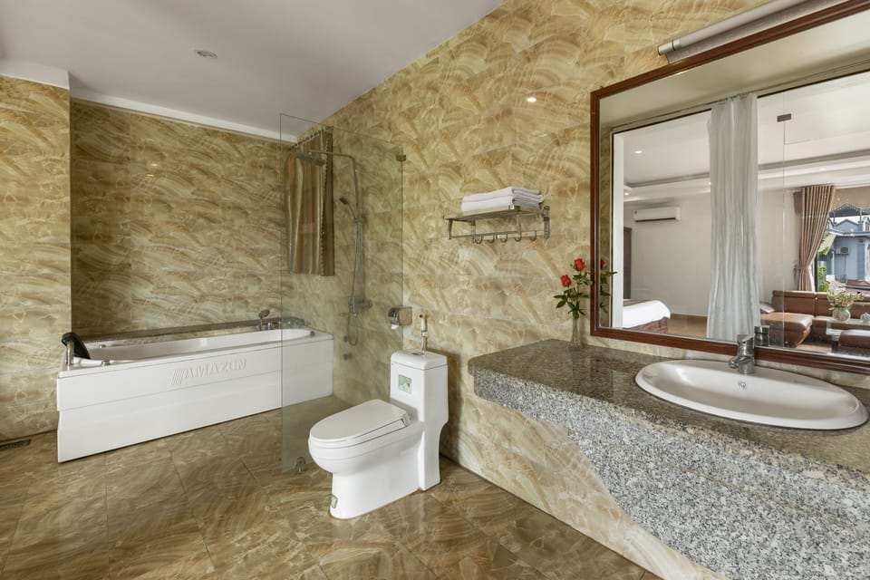 Luxury Double Room | Bathroom | Rainfall showerhead, hair dryer, slippers, bidet