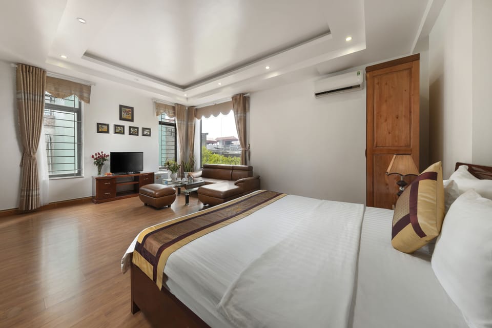 Luxury Double Room | Minibar, in-room safe, desk, blackout drapes