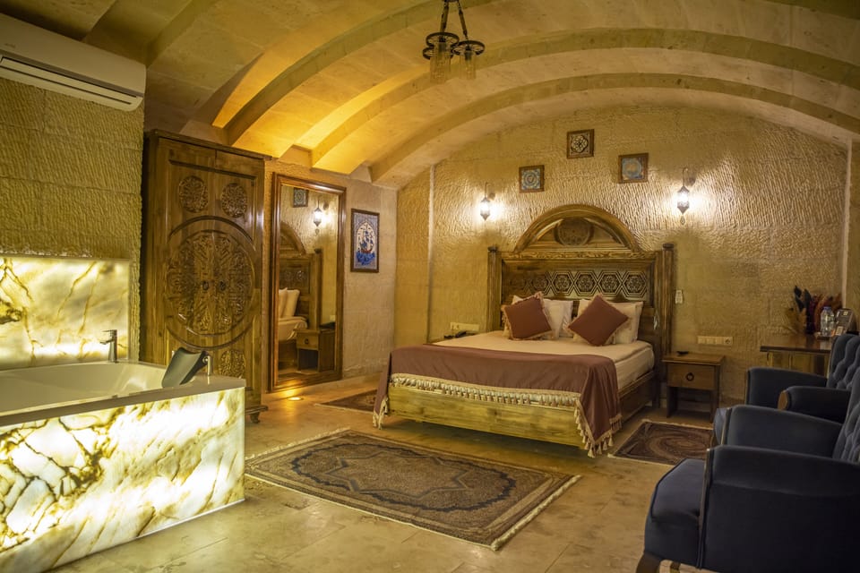 Exclusive Room without Window (Jacuzzi) | Premium bedding, minibar, individually decorated, desk