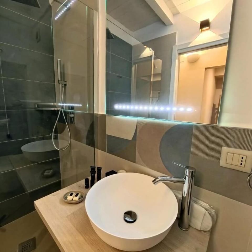 Comfort Room | Desk, soundproofing, iron/ironing board, free WiFi