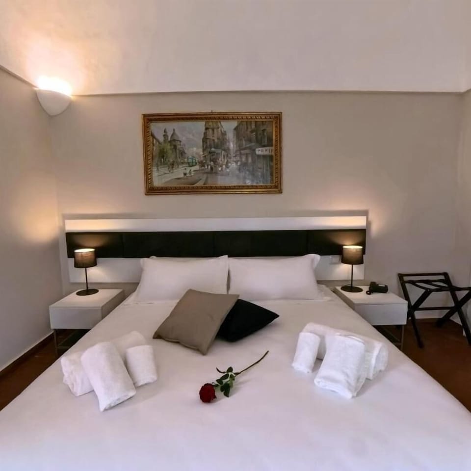 Deluxe Room | Desk, soundproofing, iron/ironing board, free WiFi
