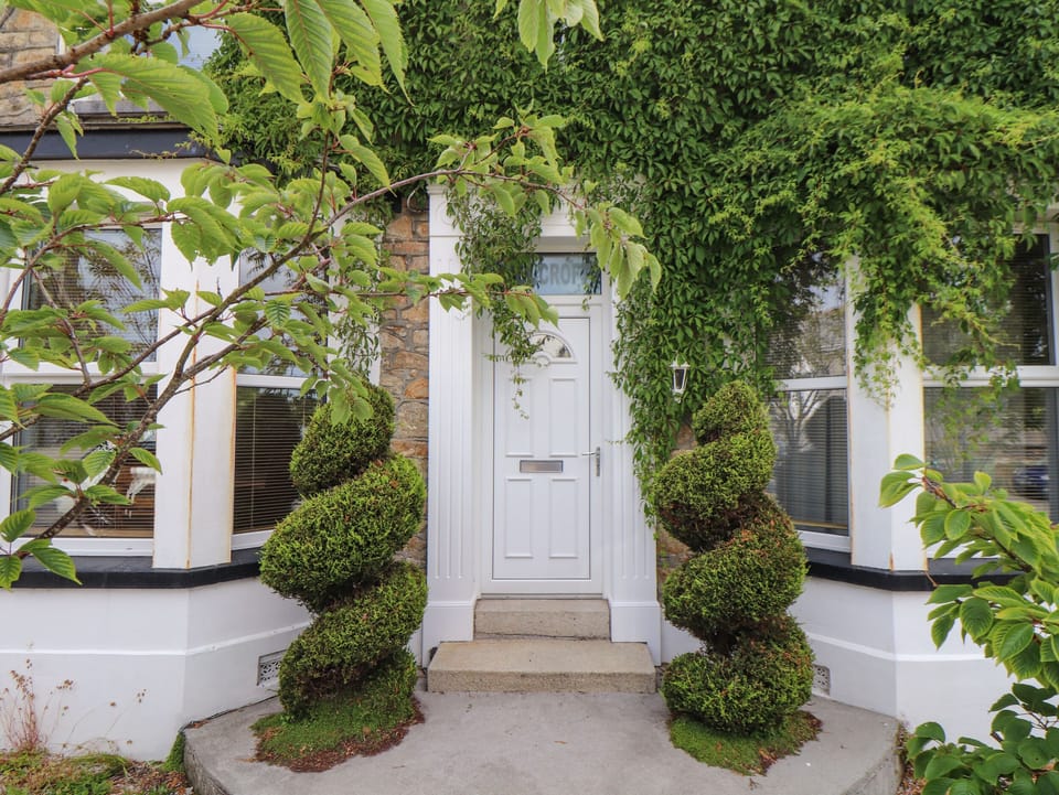 Cottage | Property grounds