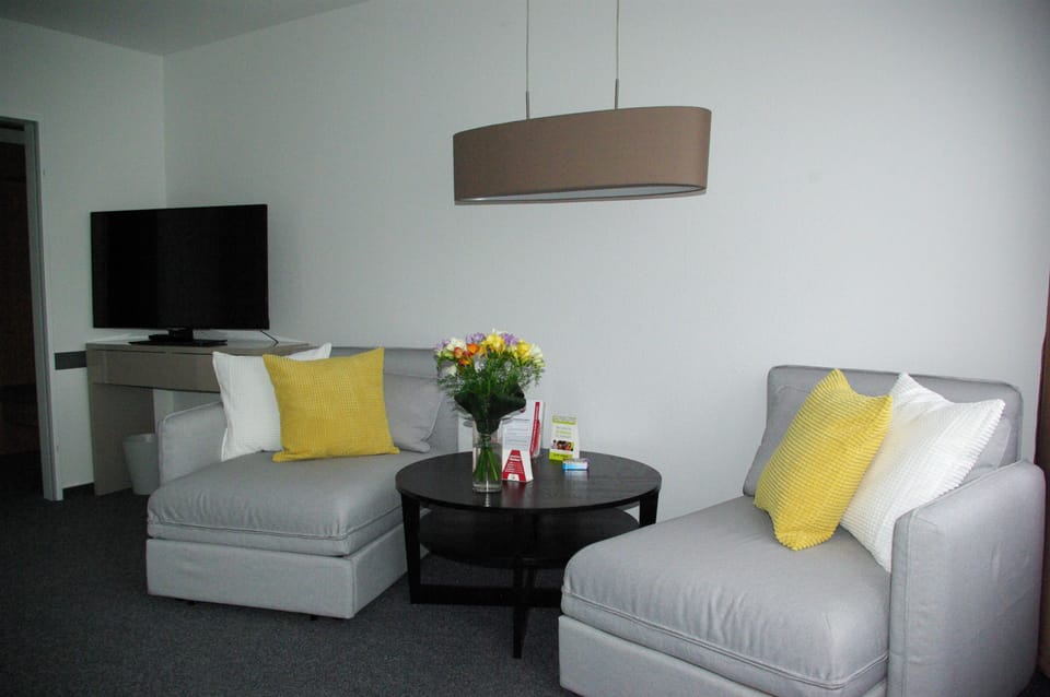 Comfort-Family Room | Living area | 47-cm LED TV with satellite channels, TV