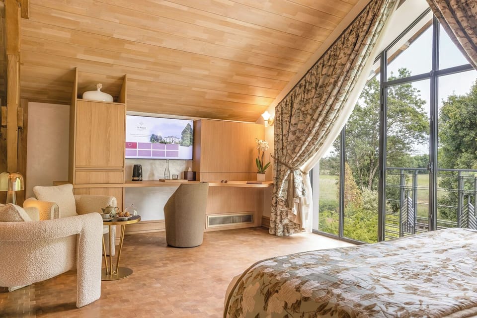 Chai - Chambre Prestige | Minibar, in-room safe, individually decorated, desk