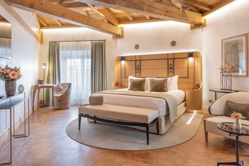 Comfort Double Room | Minibar, in-room safe, individually decorated, desk