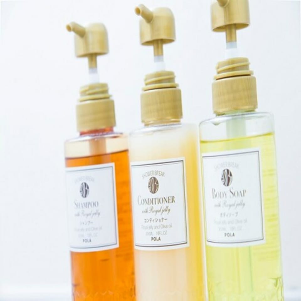 Combined shower/tub, free toiletries, hair dryer, bathrobes
