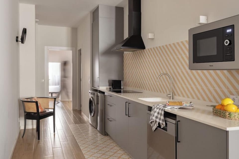 Fridge, cookware/dishes/utensils