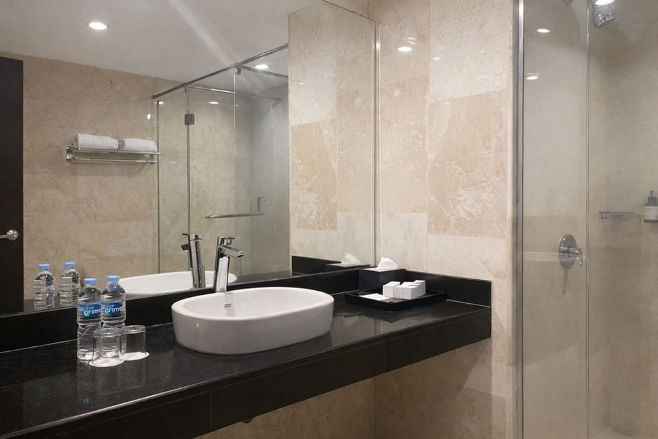 Junior Single Room, 1 Queen Bed | Bathroom | Free toiletries, slippers, towels, soap