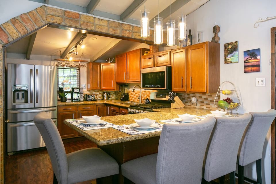 Beautiful Kitchen, custom cabinets, granite countertops, stove/oven combo.