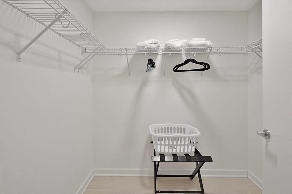 Noma Washington 2 Bedroom Bedroom 1 Closet