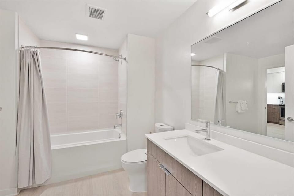 Noma Washington 2 Bedroom Bathroom