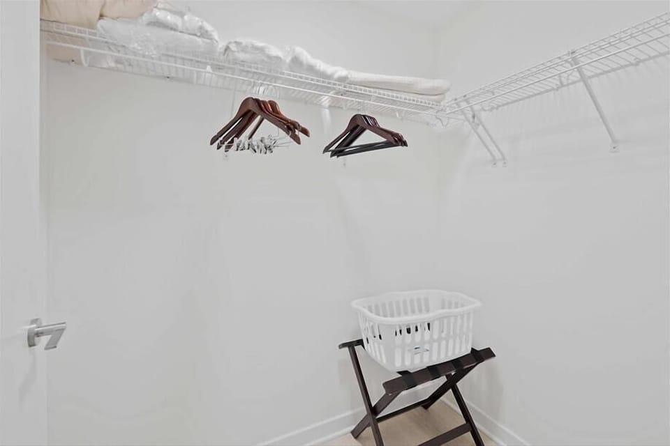 Noma Washington 2 Bed / 1 Bath Bedroom 1 Closet
