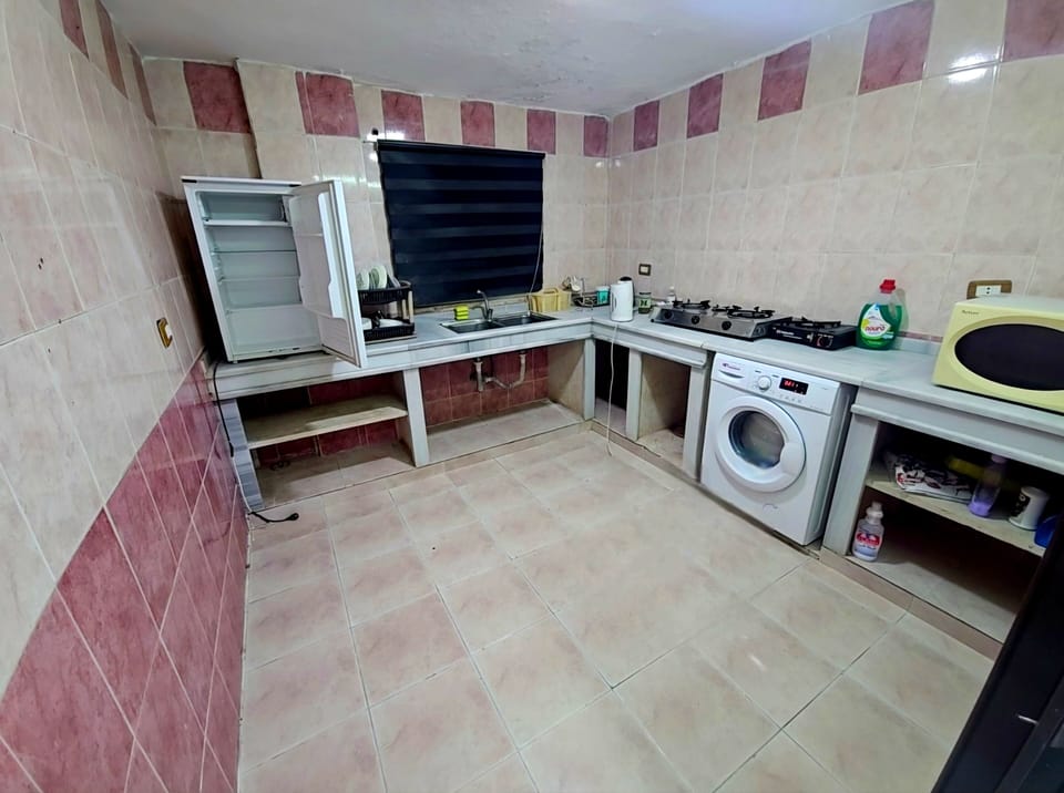 City Apartment | Private kitchen | Coffee/tea maker, fridge, microwave, electric kettle