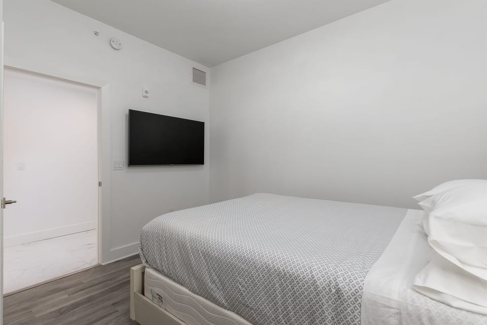 Bedroom 3, Queen,TV