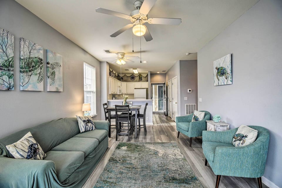 Living Room | Free WiFi | Smart TV | Central A/C & Heating | Sleeper Sofa