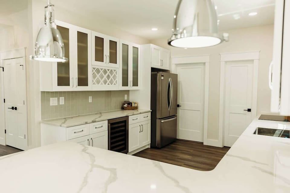 Wine cooler included in the kitchen!