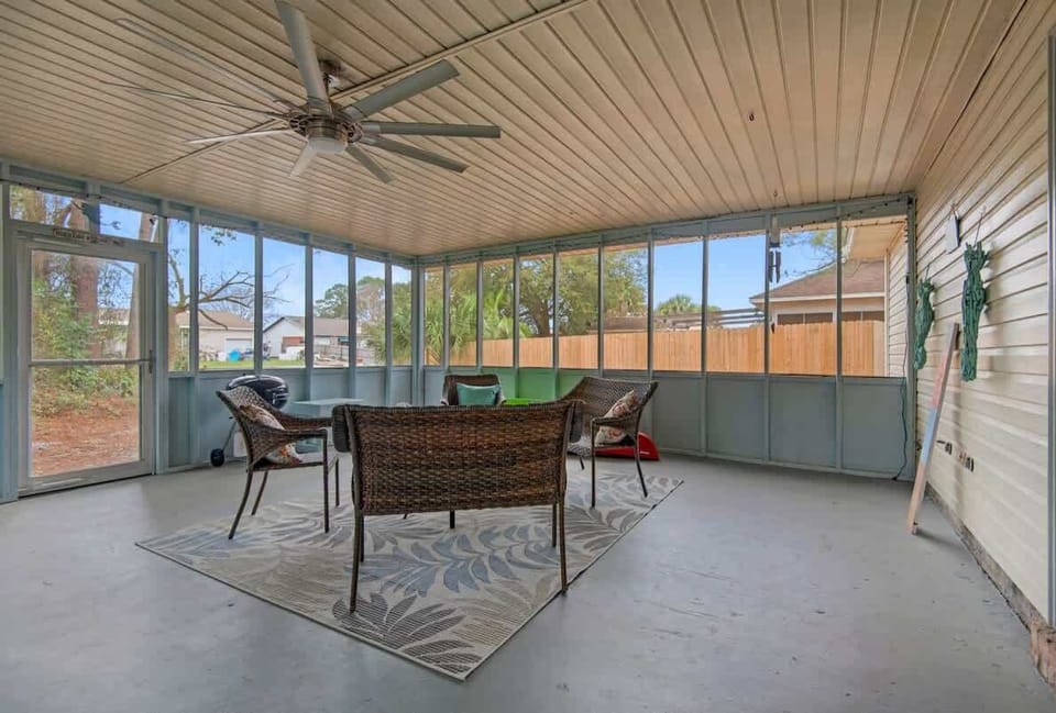 Screened in Porch