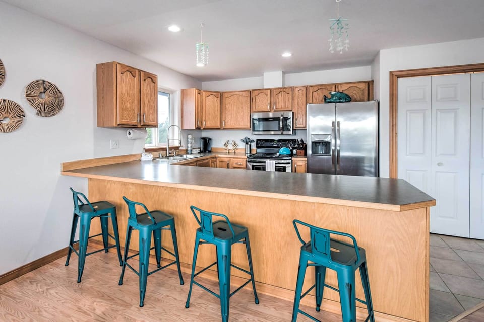 Kitchen | Keurig | Crockpot | Main Level