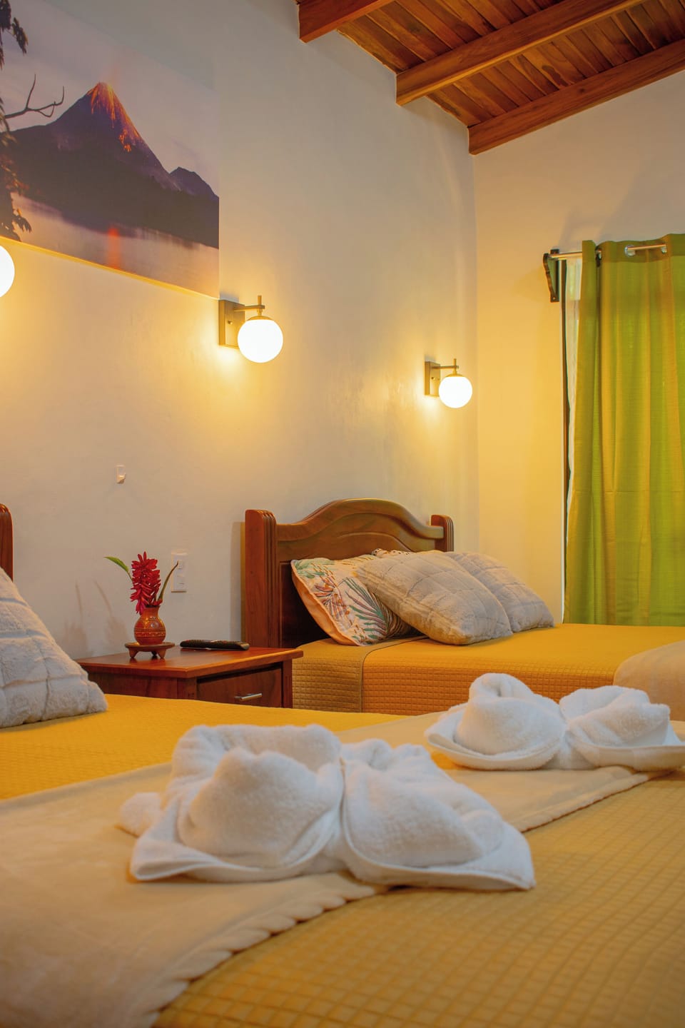 Panoramic Cabin, Mountain View Colibri Room | Frette Italian sheets, premium bedding, down comforters, free WiFi