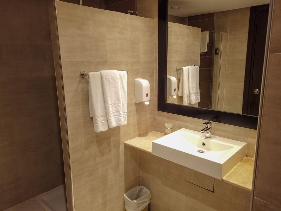 Family Room, Multiple Beds | Bathroom | Free toiletries, hair dryer, towels