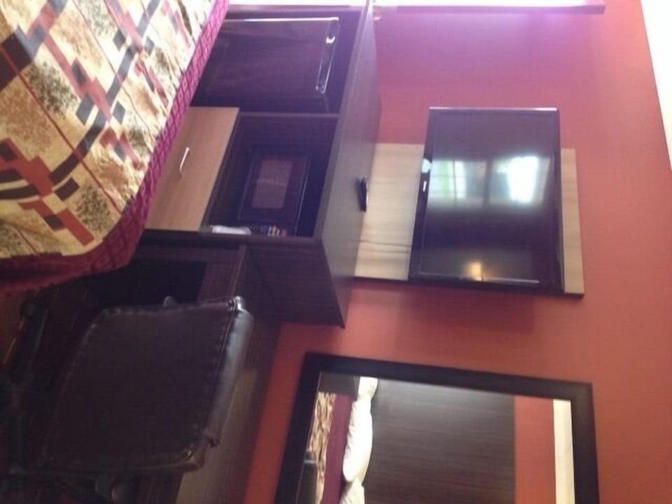 Standard Room, 1 King Bed, Non Smoking | Desk, free WiFi