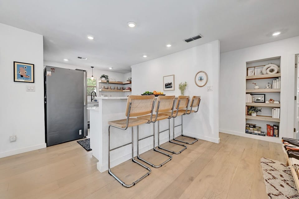 Bar seating for 4