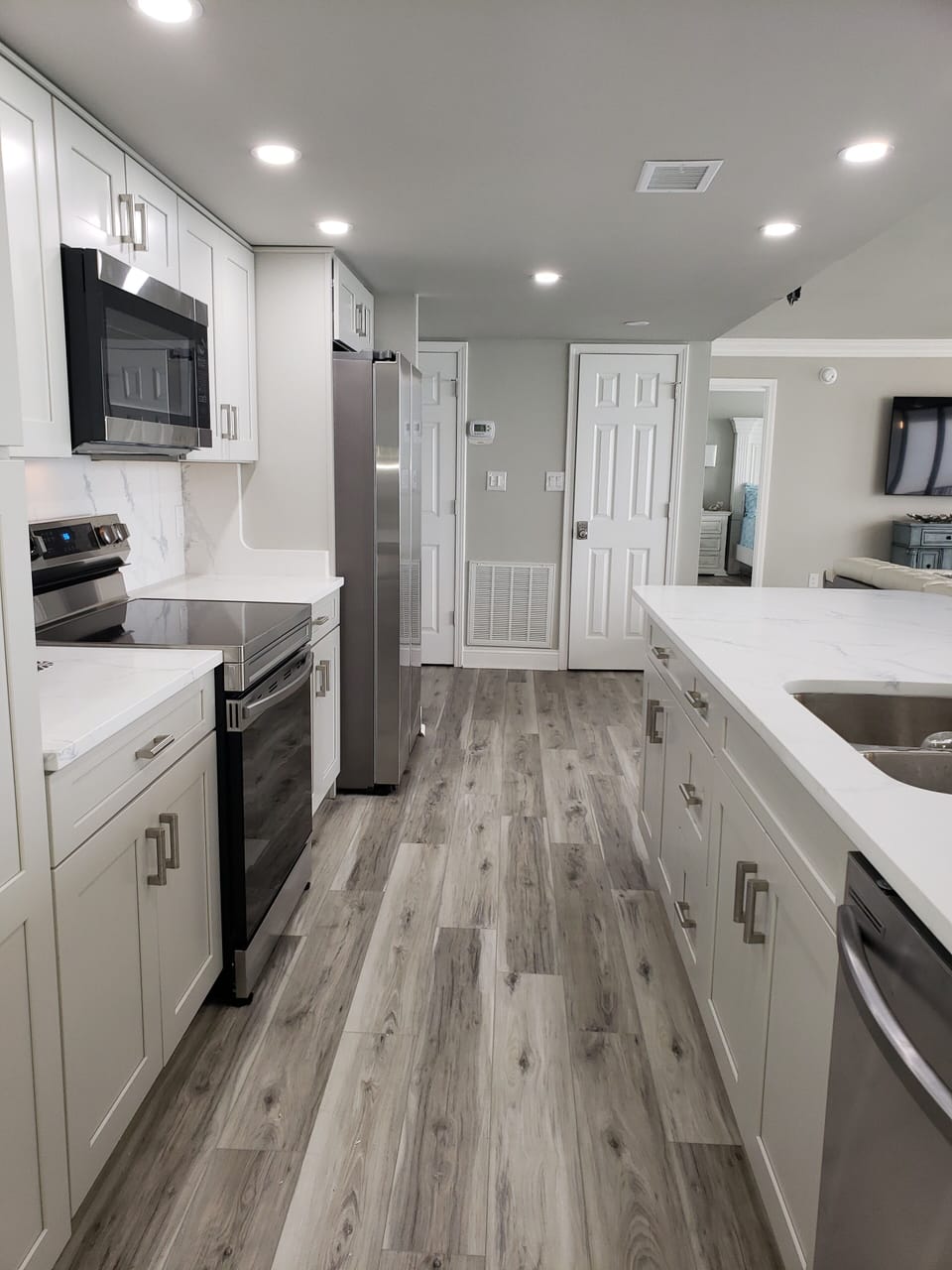 UPSCALE KITCHEN!!