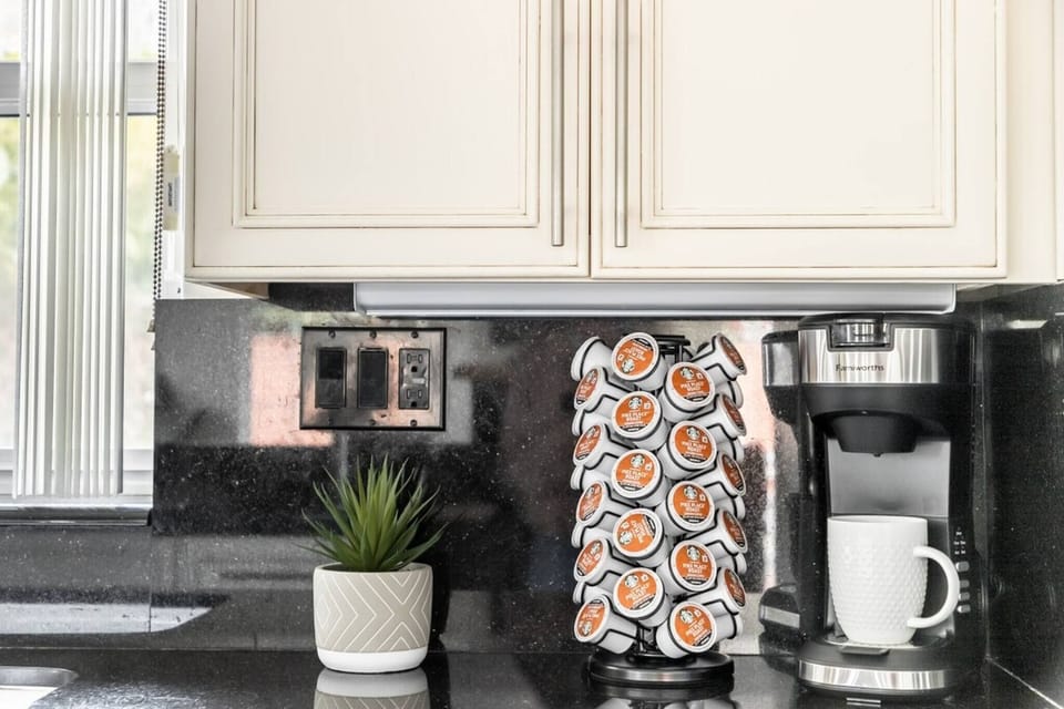 State-of-the-Art Keurig w/a coffee carousel