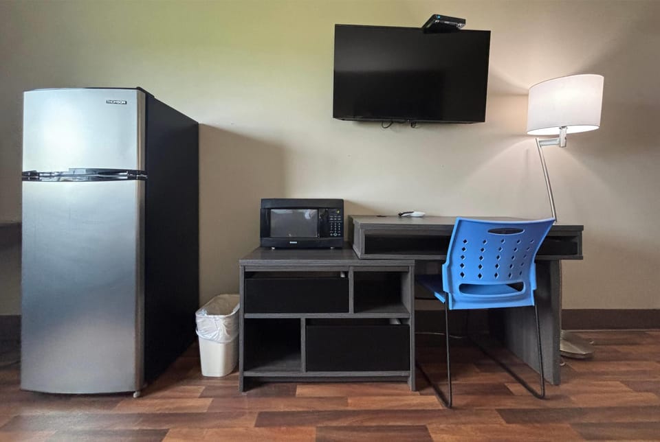 Desk, blackout drapes, iron/ironing board, free cribs/infant beds