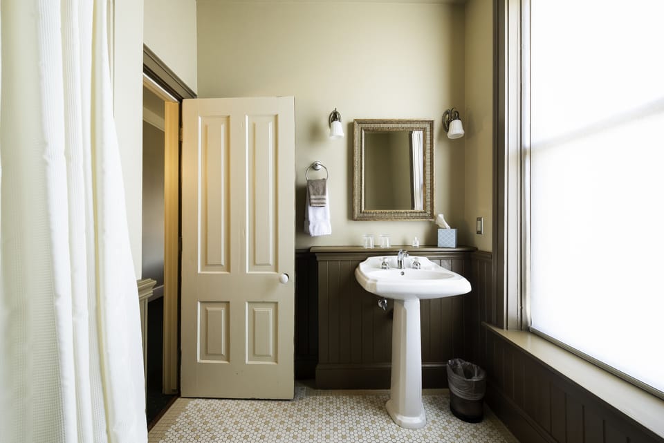 Deluxe Room, 1 Queen Bed | Bathroom | Combined shower/tub, hair dryer, towels