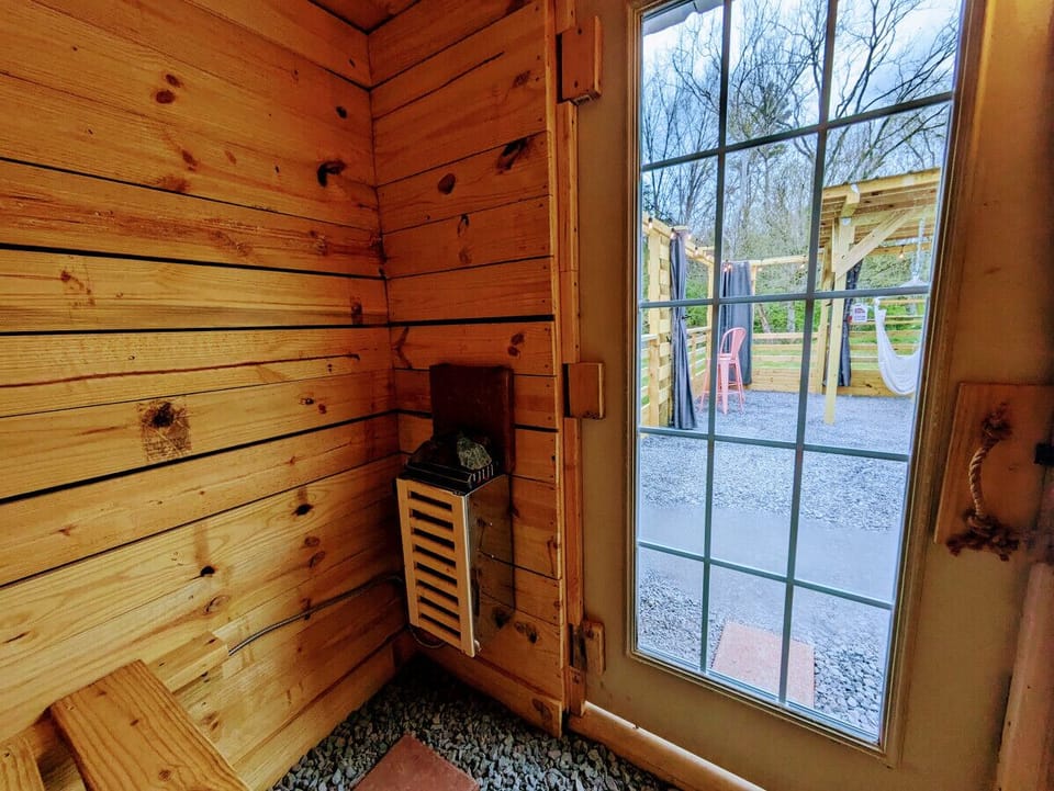 The Sauna is electric - turn on the timer and enjoy!