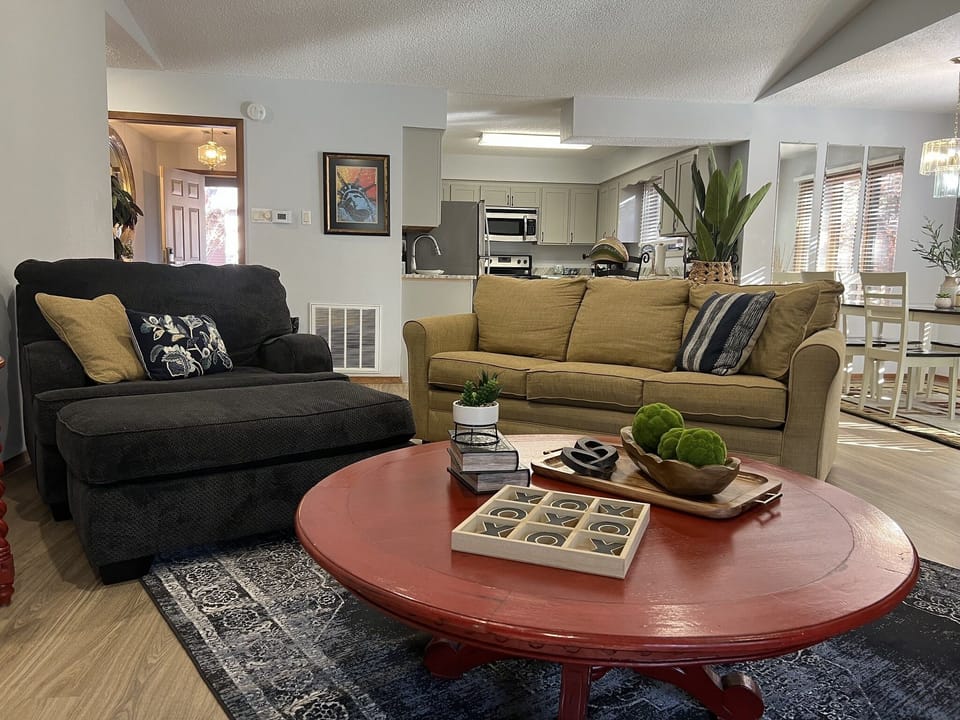 Condo, 2 Bedrooms | Living area