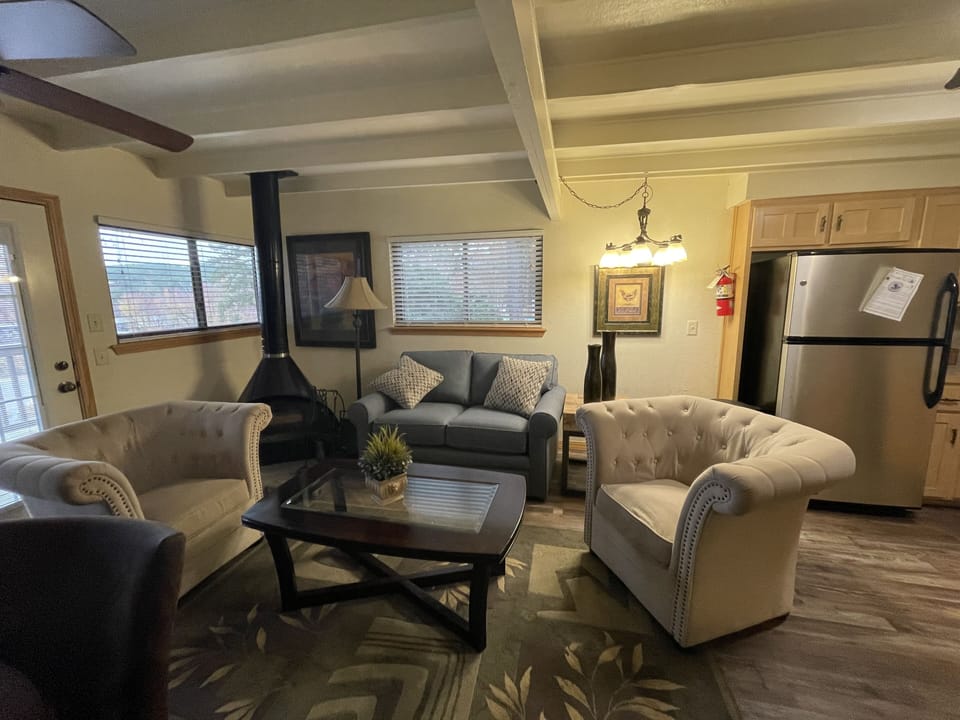 Cottage, 2 Bedrooms | Living area