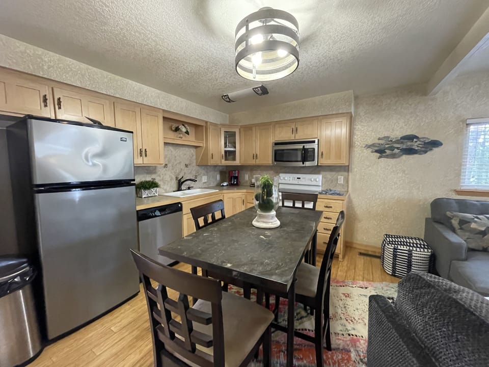 Cottage, 2 Bedrooms | Private kitchen | Coffee/tea maker, fridge, toaster
